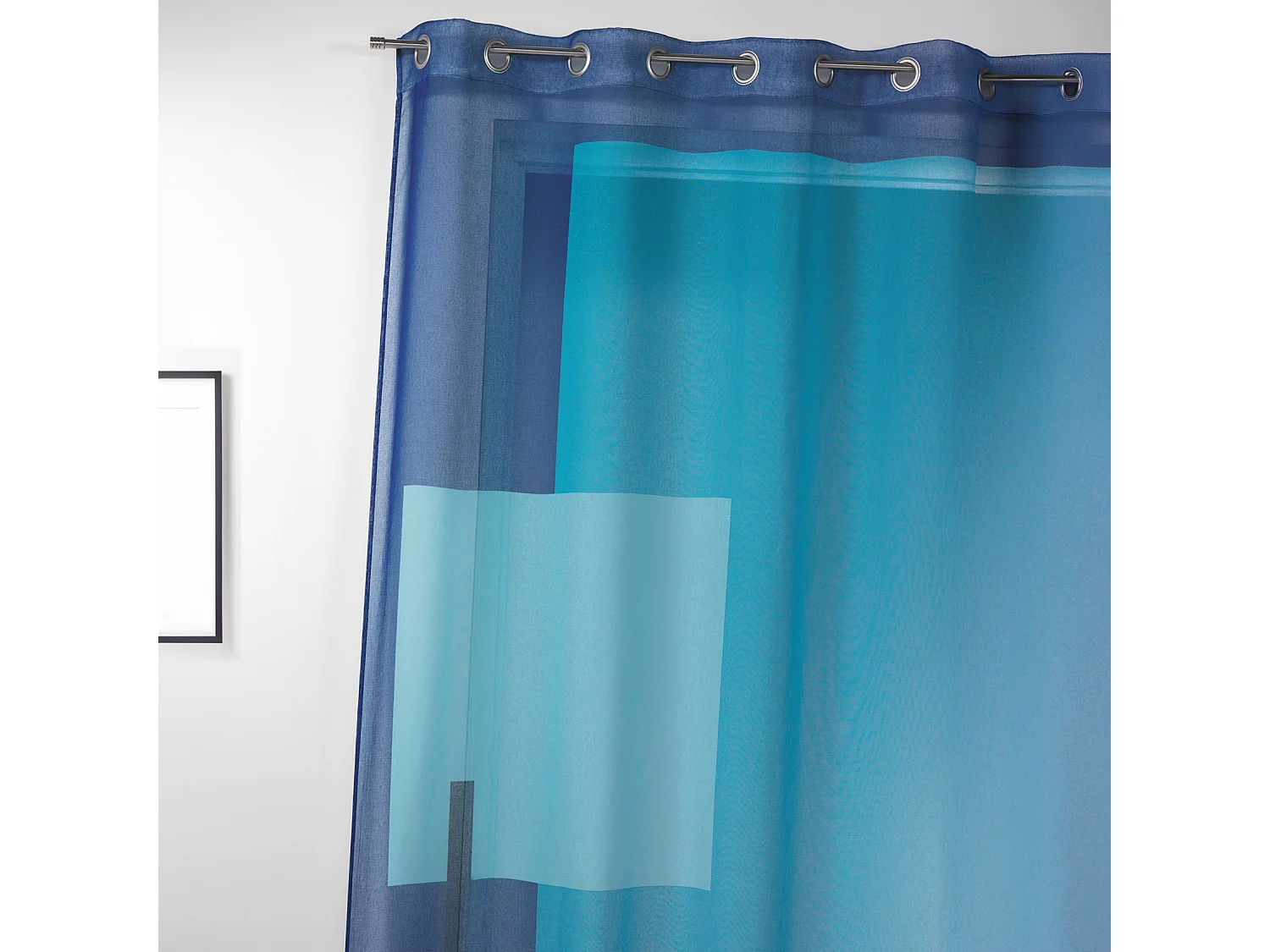 Visillo en estameña estampado con motivos gráficos