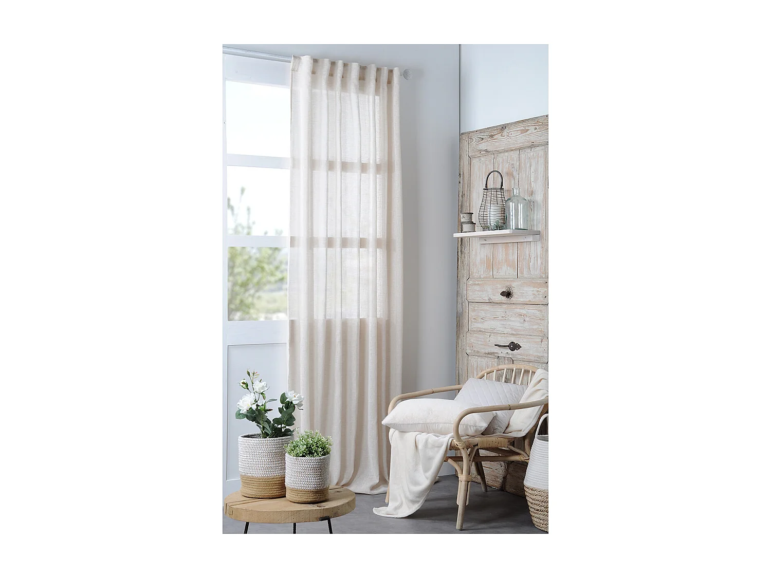 Visillo liso con presillas disimuladas