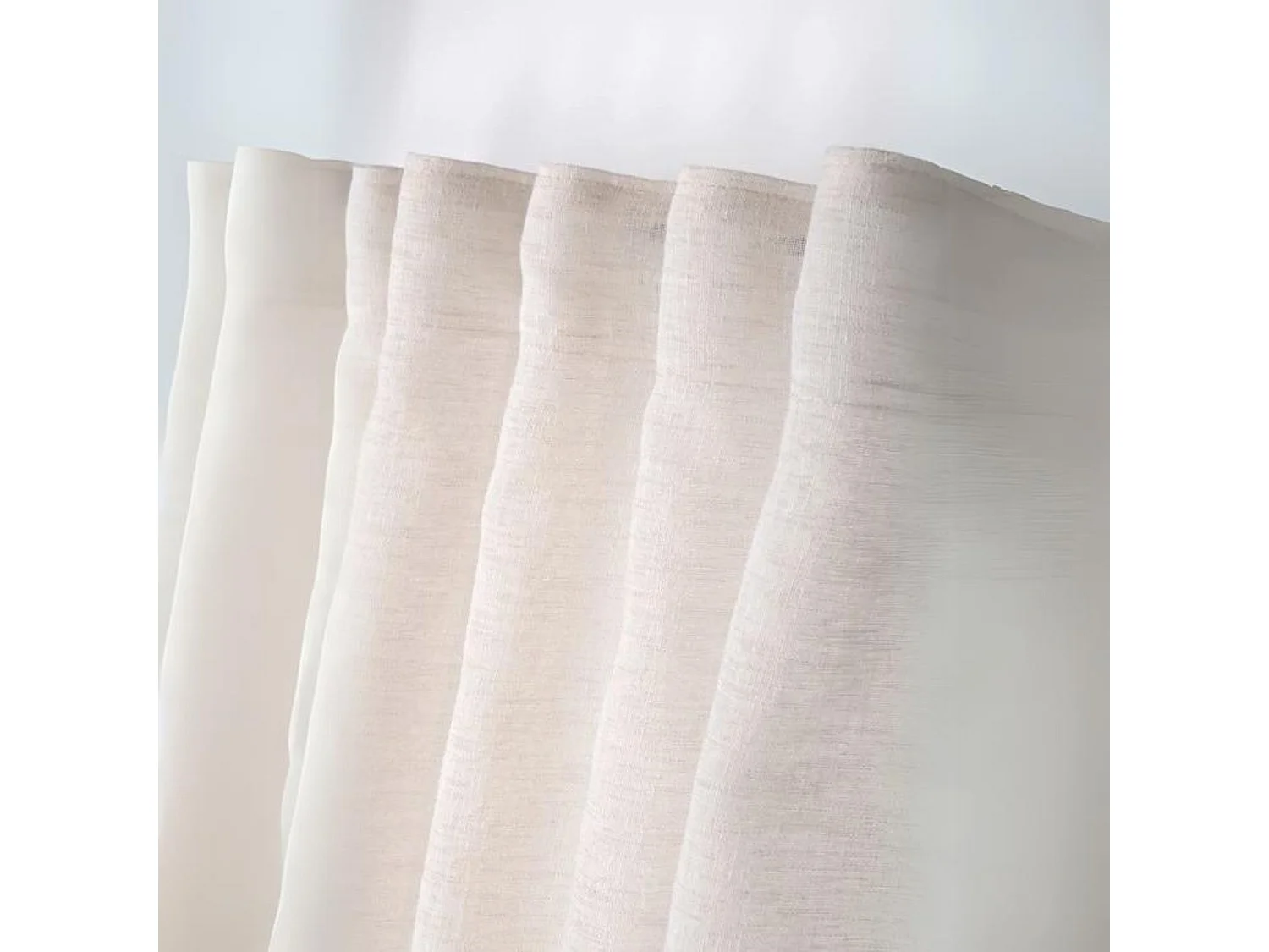 Visillo liso con presillas disimuladas