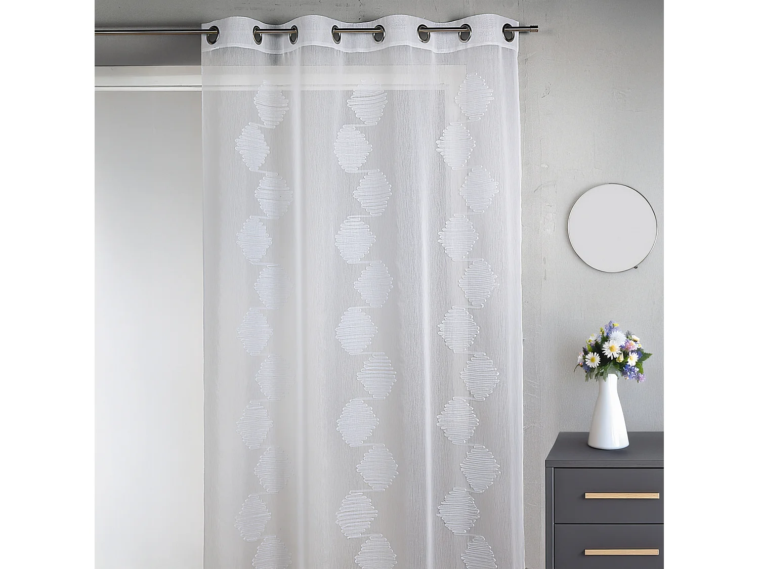 Visillo fantasia bordado tono sobre tono