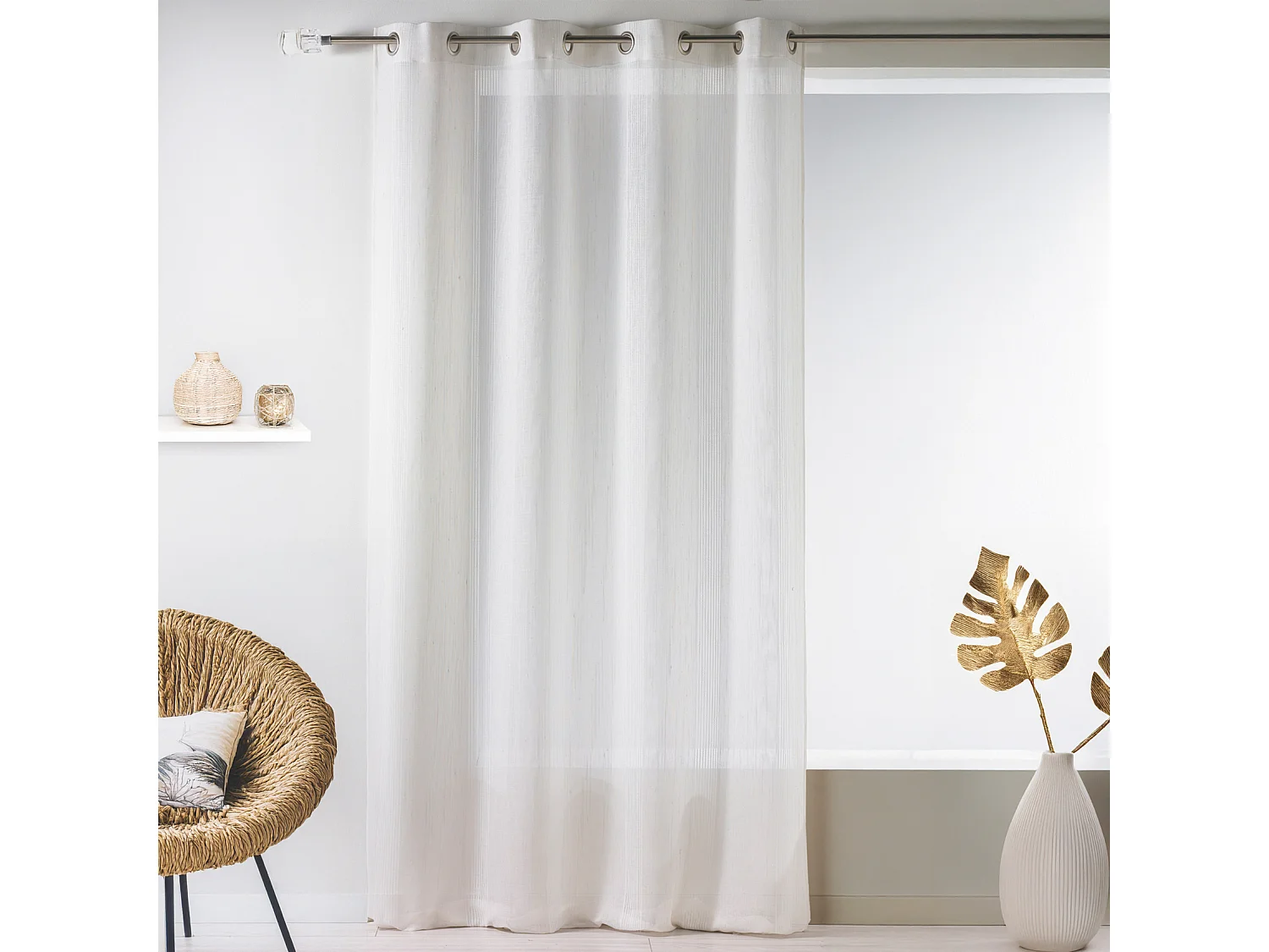 Voilage à rayures verticales ton sur ton