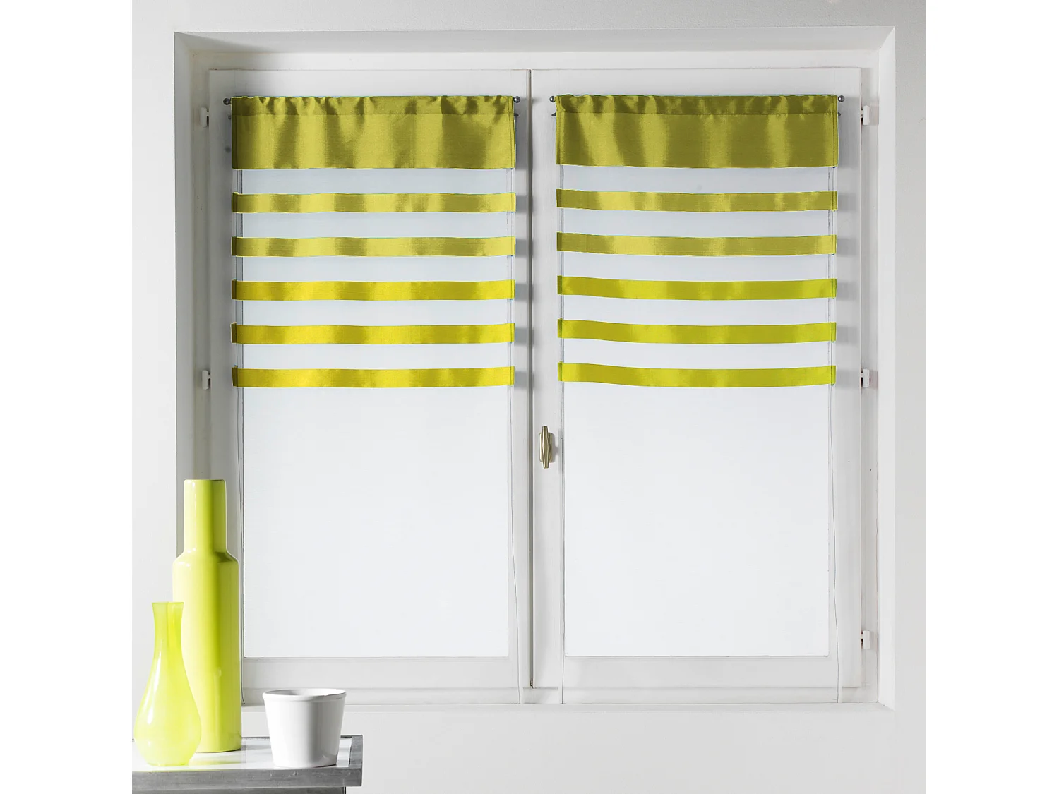 Paire de petits voilages avec Parement coloré