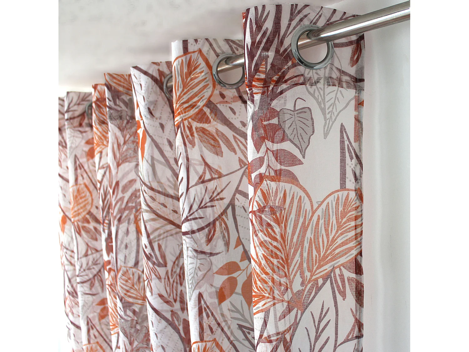 Visillo colorido con estampado exótico