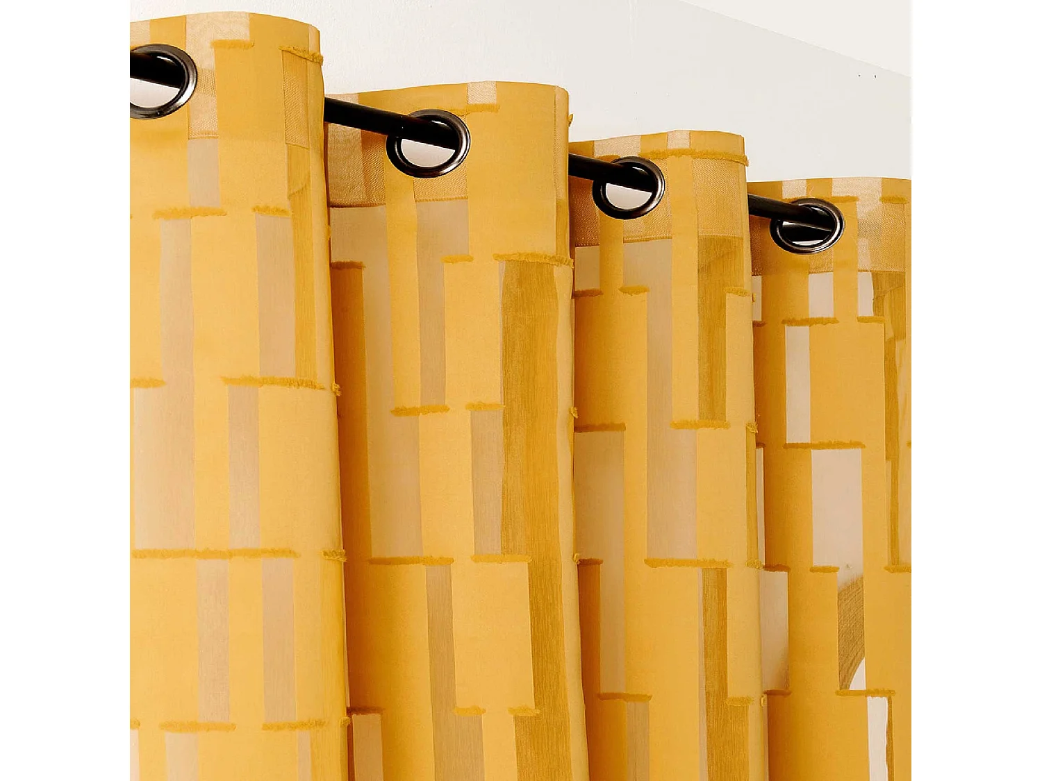 Voilage tamisant transparent et graphique