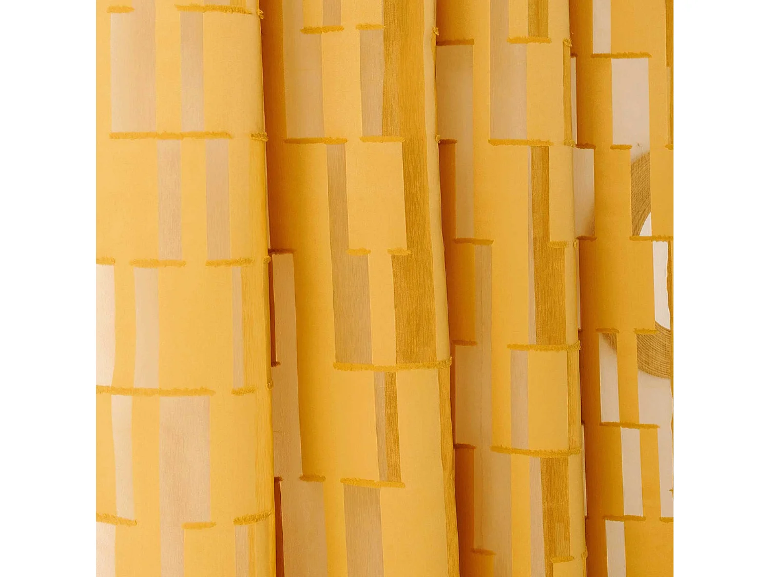 Voilage tamisant transparent et graphique