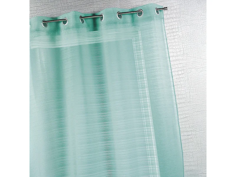 Fertigvorhang mit feinen Querstreifen