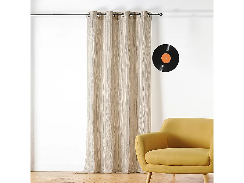 Ösenvorhang aus Recyceltem Stoff mit Feinen Streifen