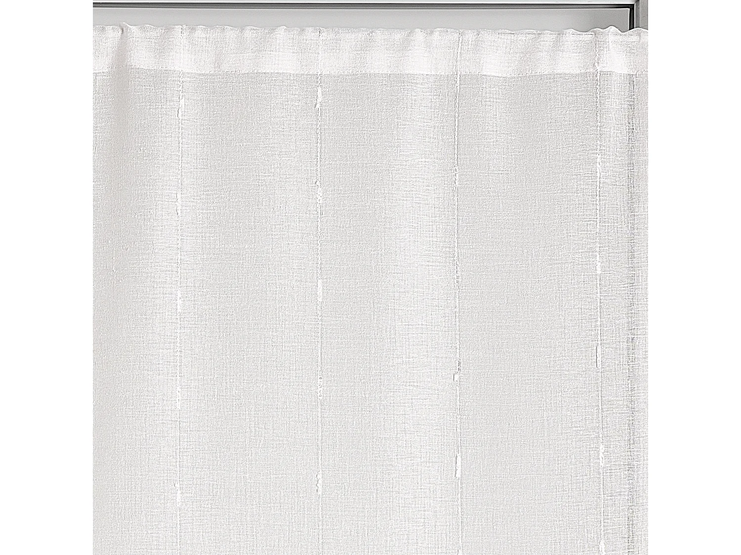 Par de pequeñas cortinas rectas en hilo flameado