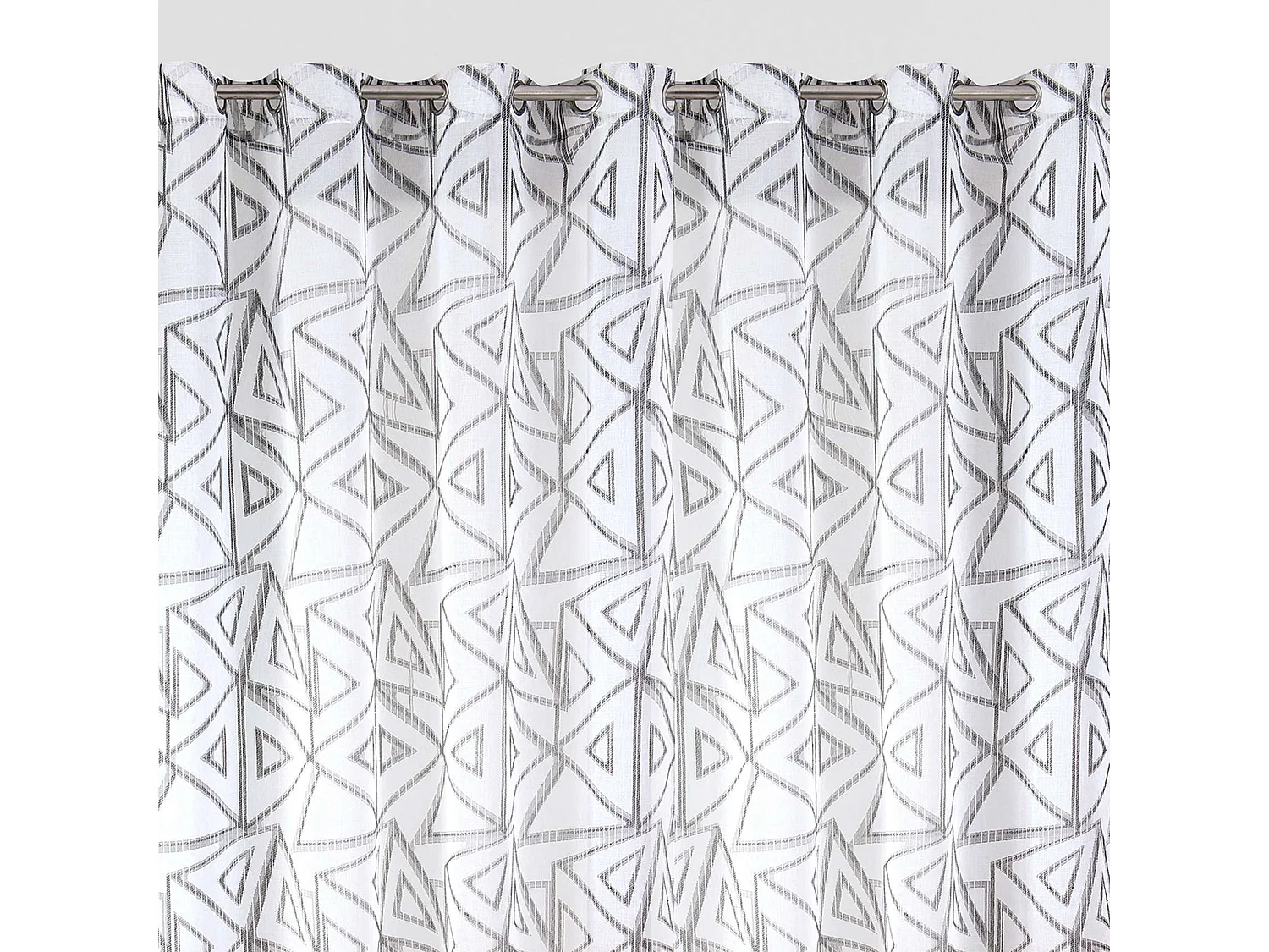 Par de cortinas con motivos triangulares