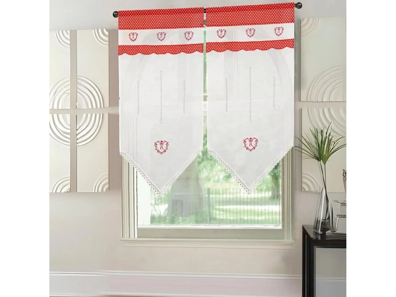 Petits voilage brodés "Coeurs et Petits Pois"