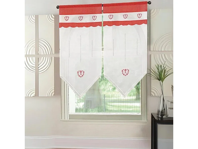 Pequeños visillos bordados Corazones y Pequeños Lunares