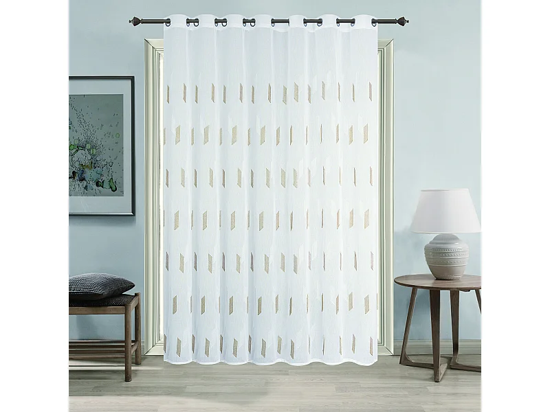 Vorhang mit glänzender Stickerei und Ösen