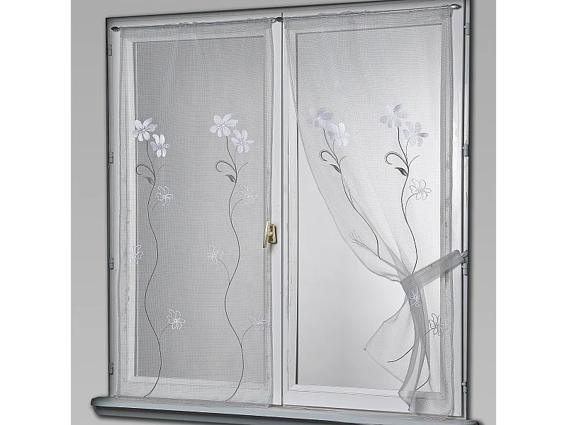 Par de visillos en organza pequeños cuadrados