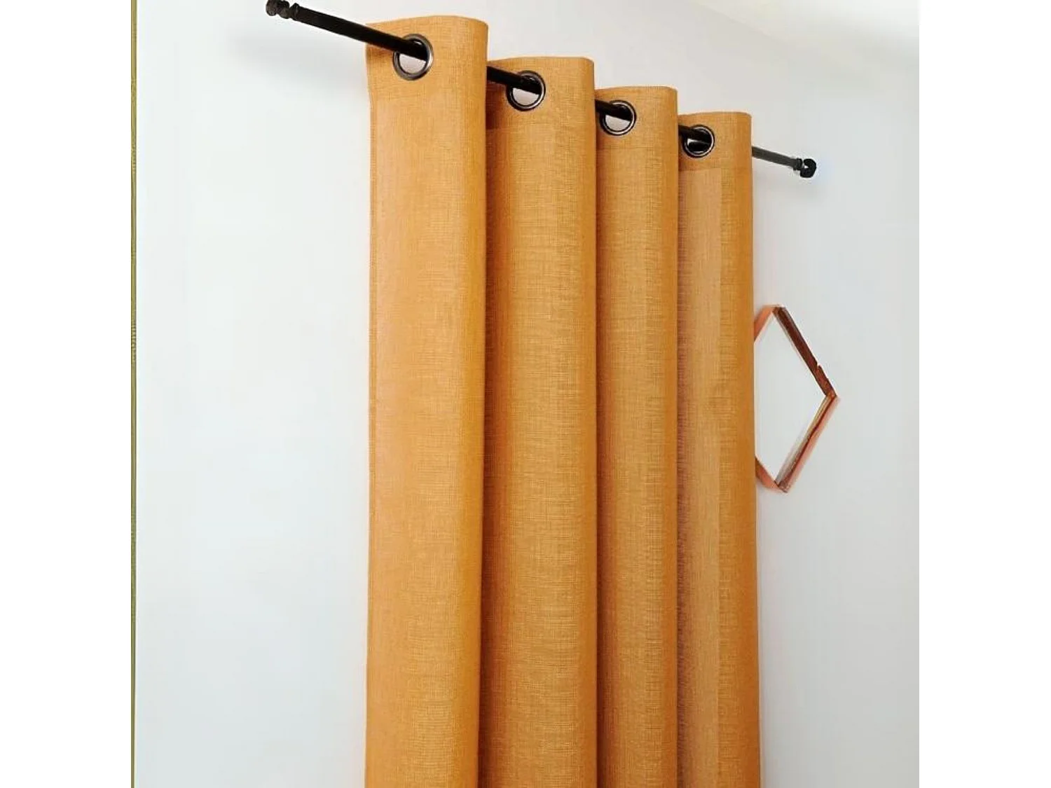 Voilage tamisant aux fils satinés