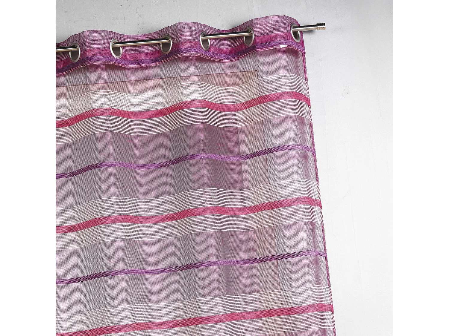 Voilage fantaisie à rayures horizontales de différentes tailles