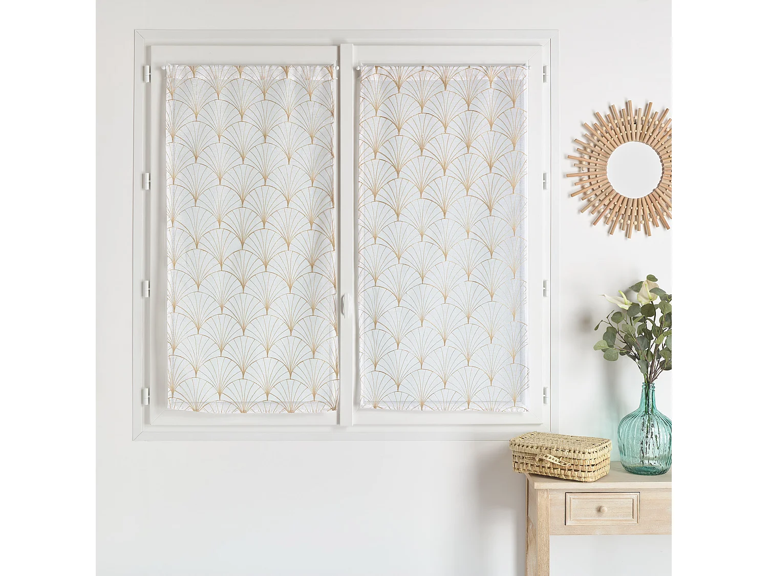 Par de pequeñas cortinas bordadas al estilo art déco