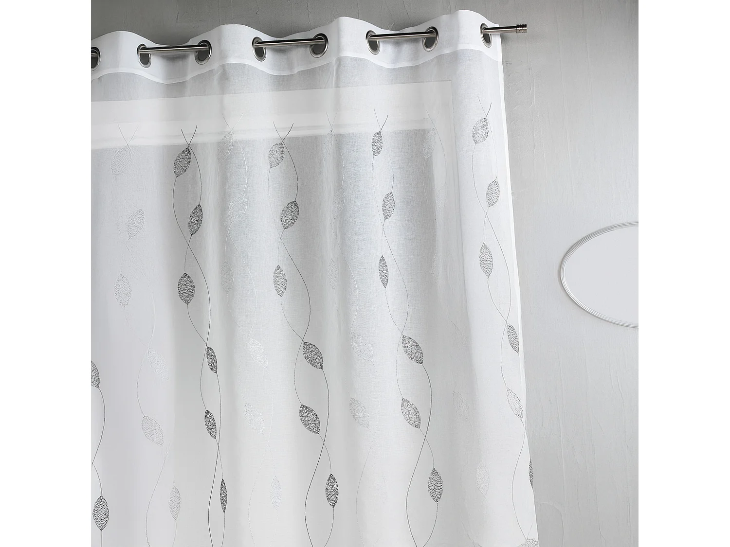 Voilage en étamine brodée