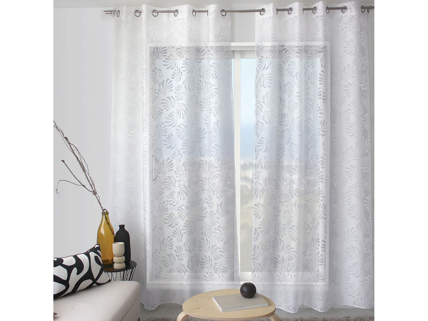 Gardine mit abstraktem Blättermuster