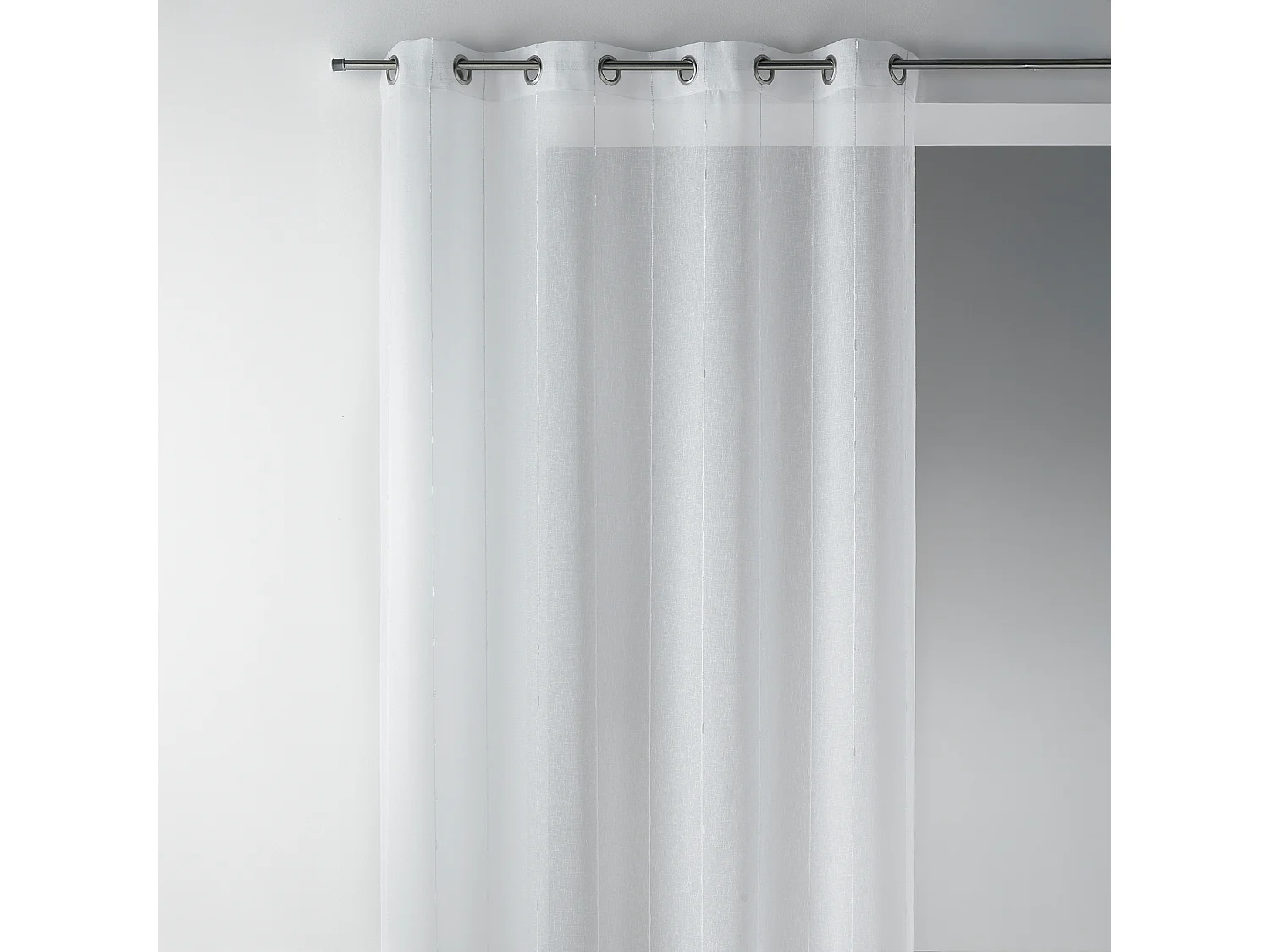 Voilage fines rayures brodées avec grande largeur