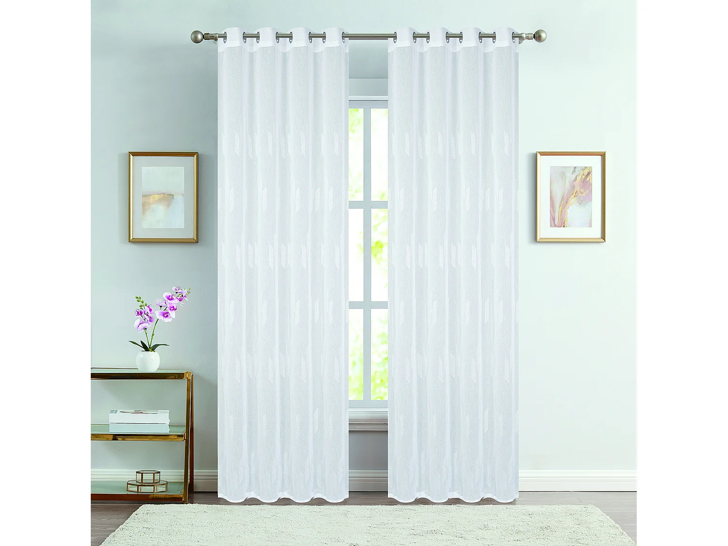 Vorhang mit glänzender Stickerei und Ösen