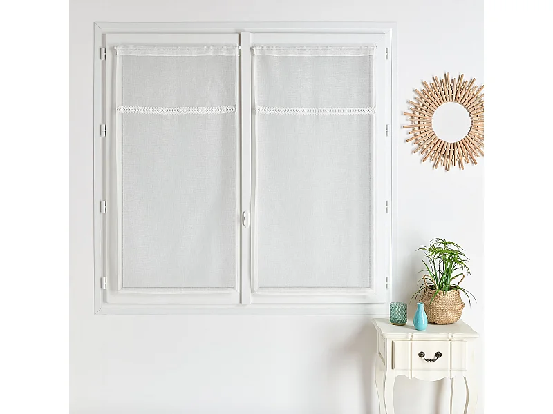 Par de visillos con cinta de macramé