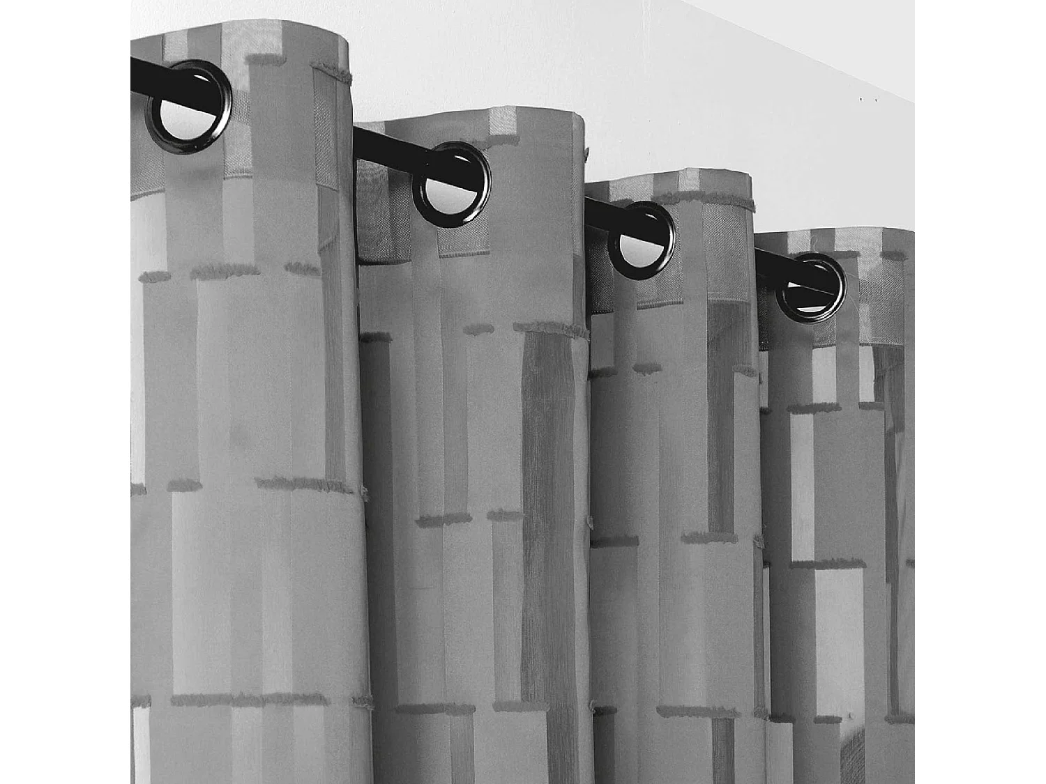 Voilage tamisant transparent et graphique