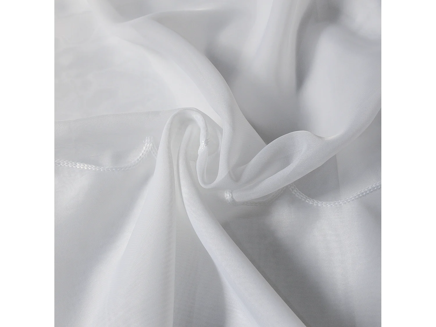 Visillo bordado Cornely con cinta fruncidora