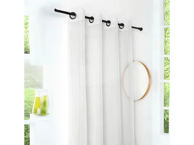 Voilage aux liserets argentés