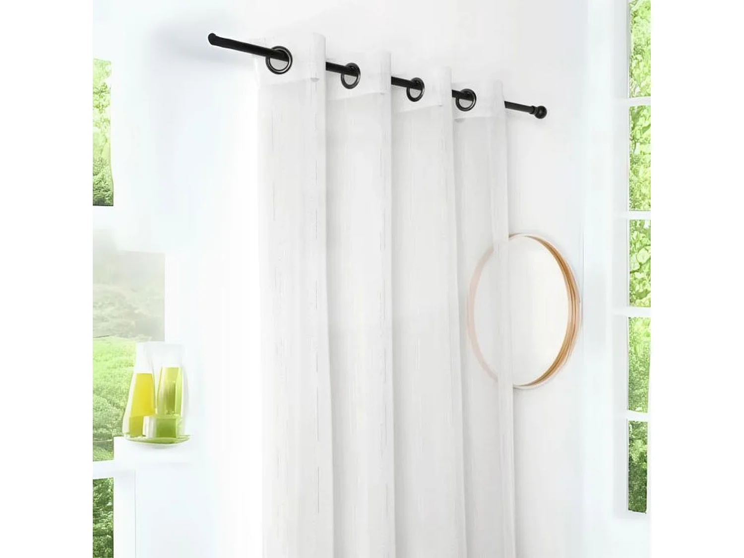 Voilage aux liserets argentés