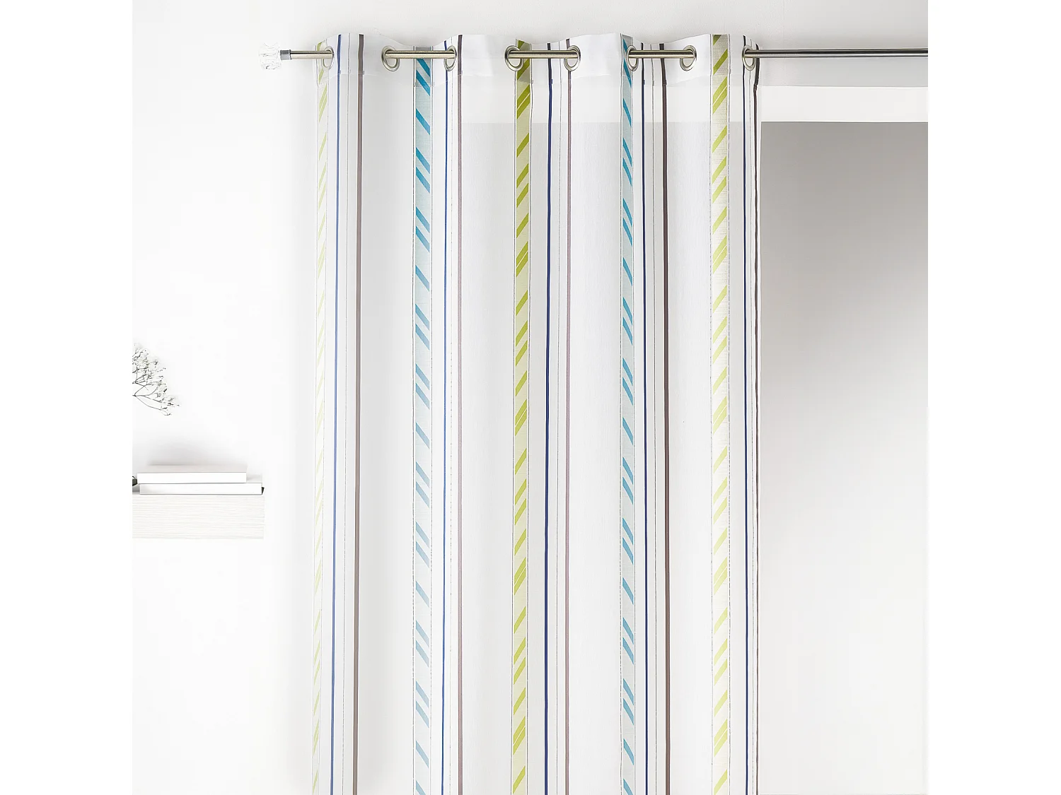 Voilage fantaisie en organza à rayures verticales