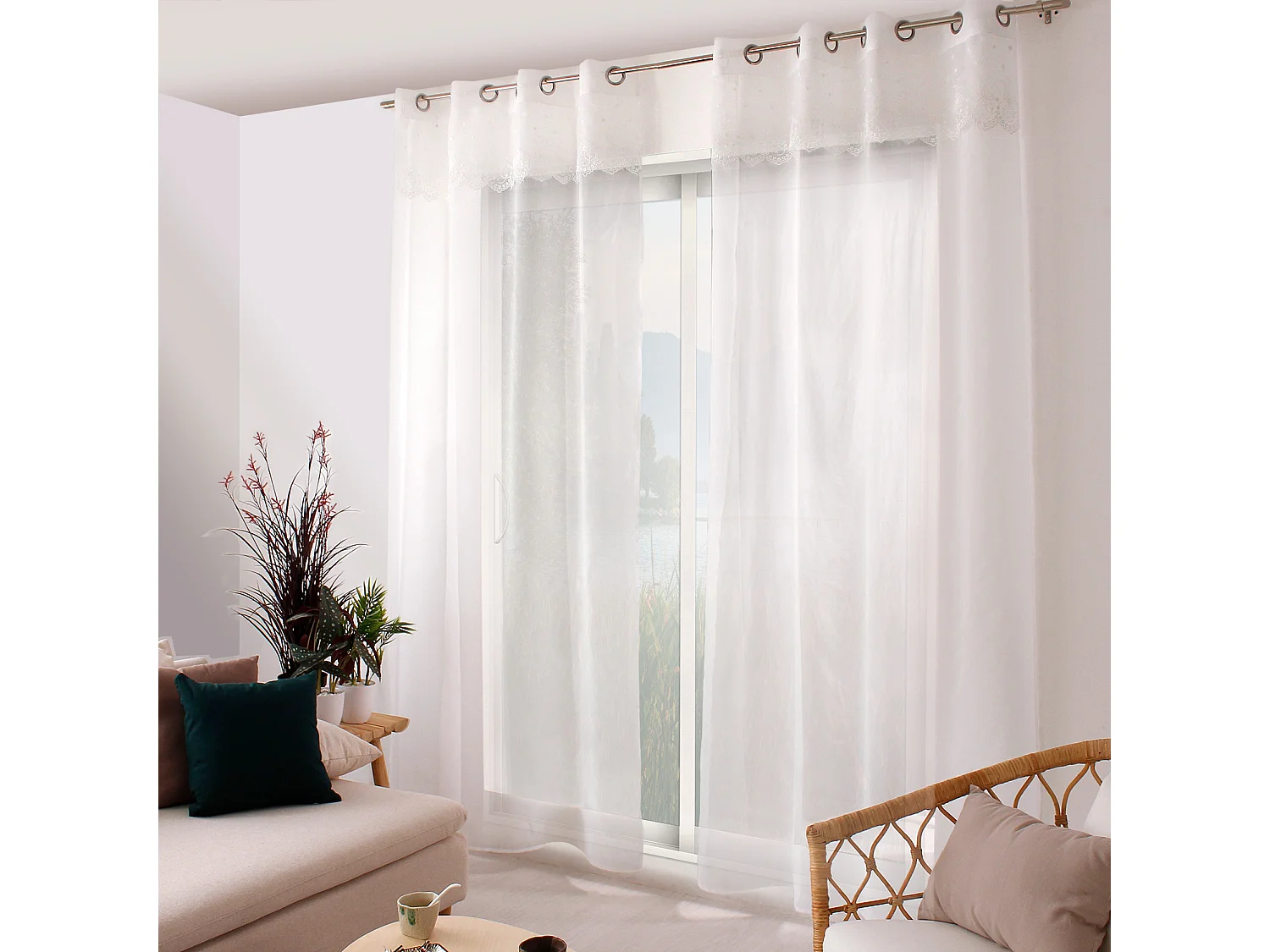 Schleier aus Etamin mit besticktem Volant-Top