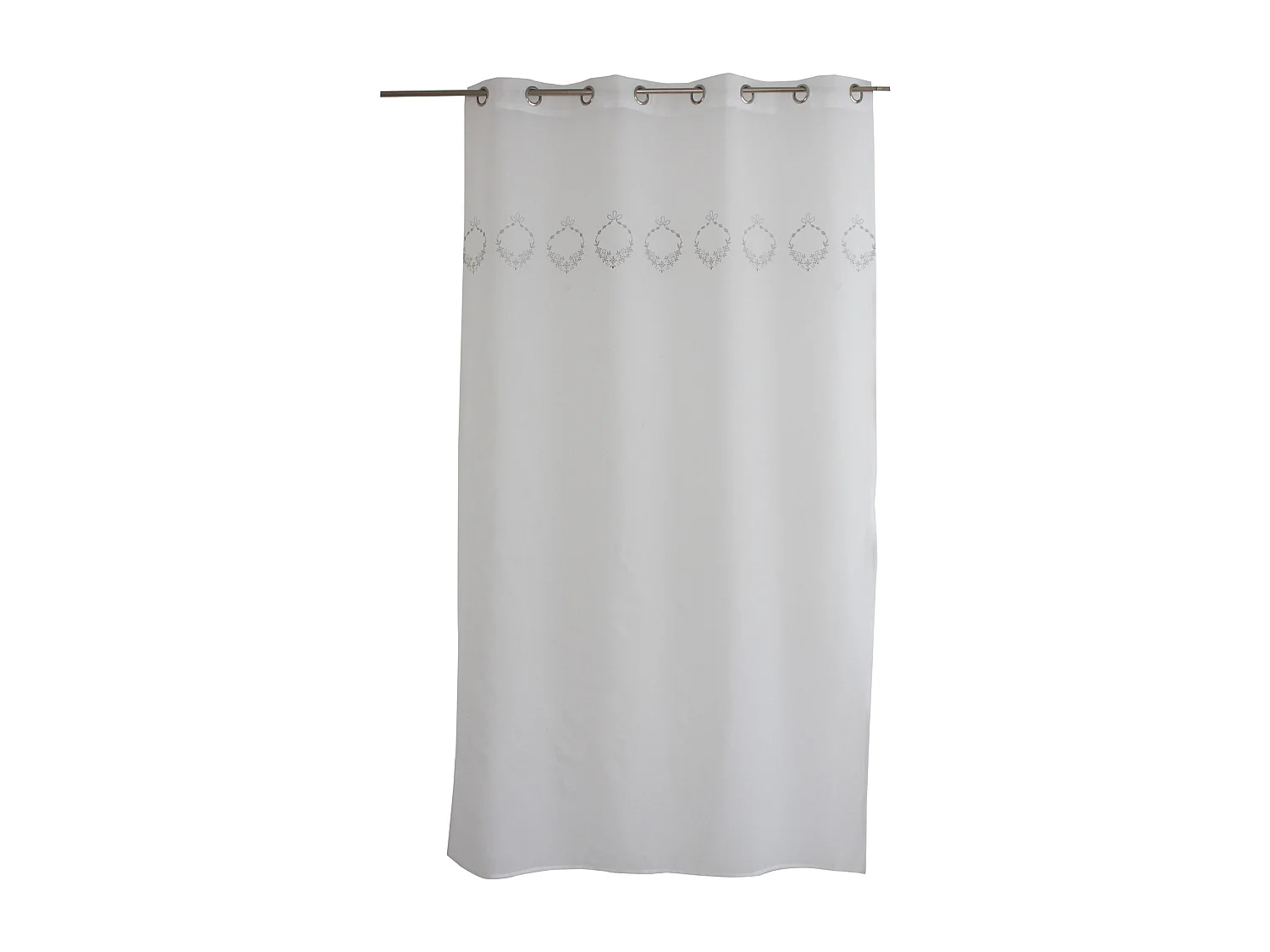 Visillo adornado con 3 bordados