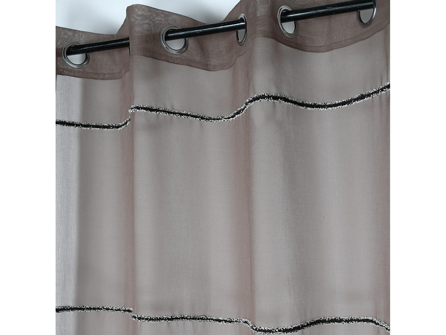 Voilage uni à galons effilochés