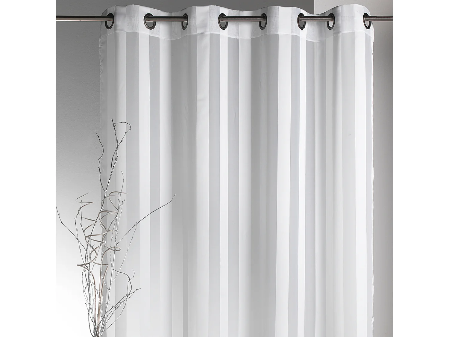 Visillo confeccionado a rayas