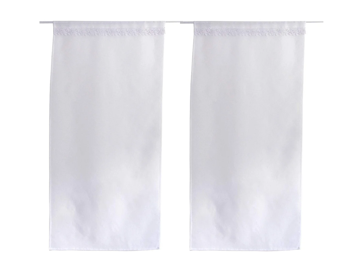 Pareja de visillos con galón de macramé