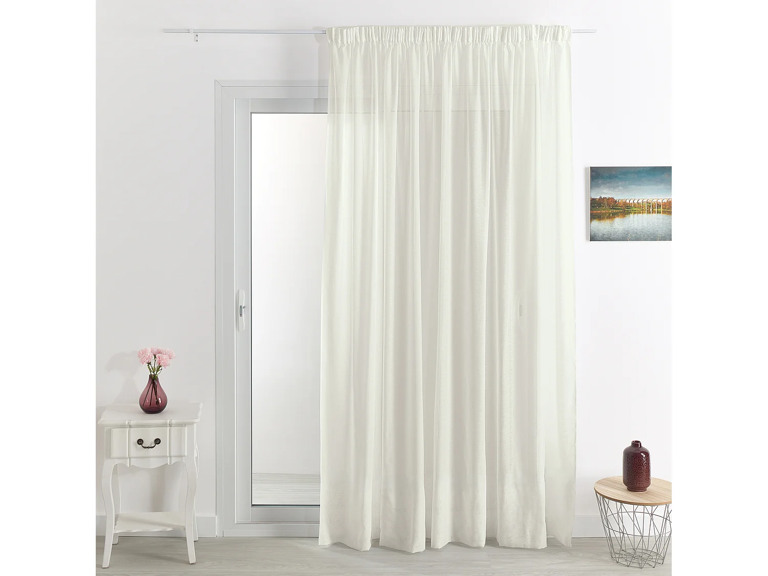 Eleganter Uni-Vorhang mit Bleiband und Faltenband