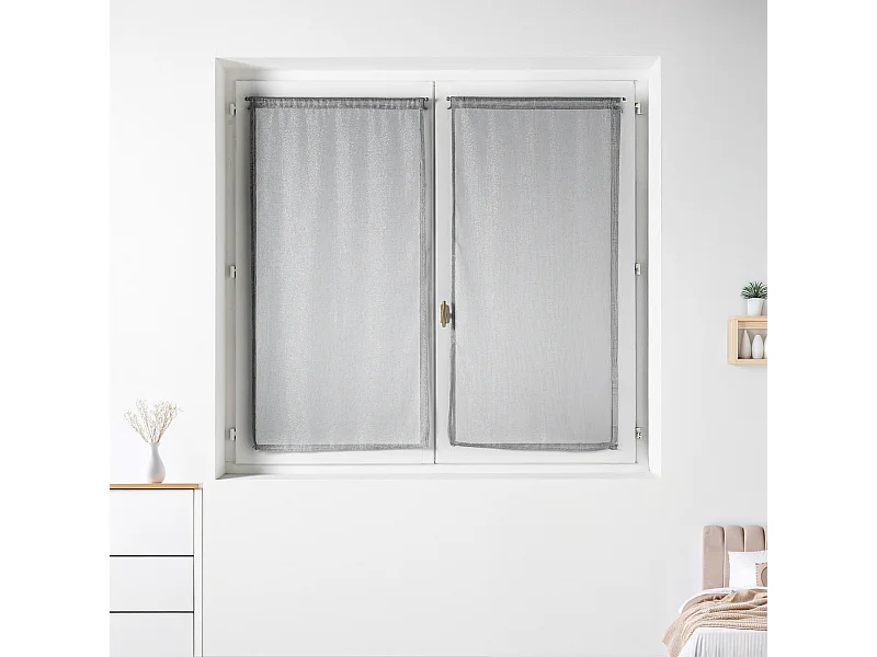 Voilage paire en maille avec des fils lurex argentés