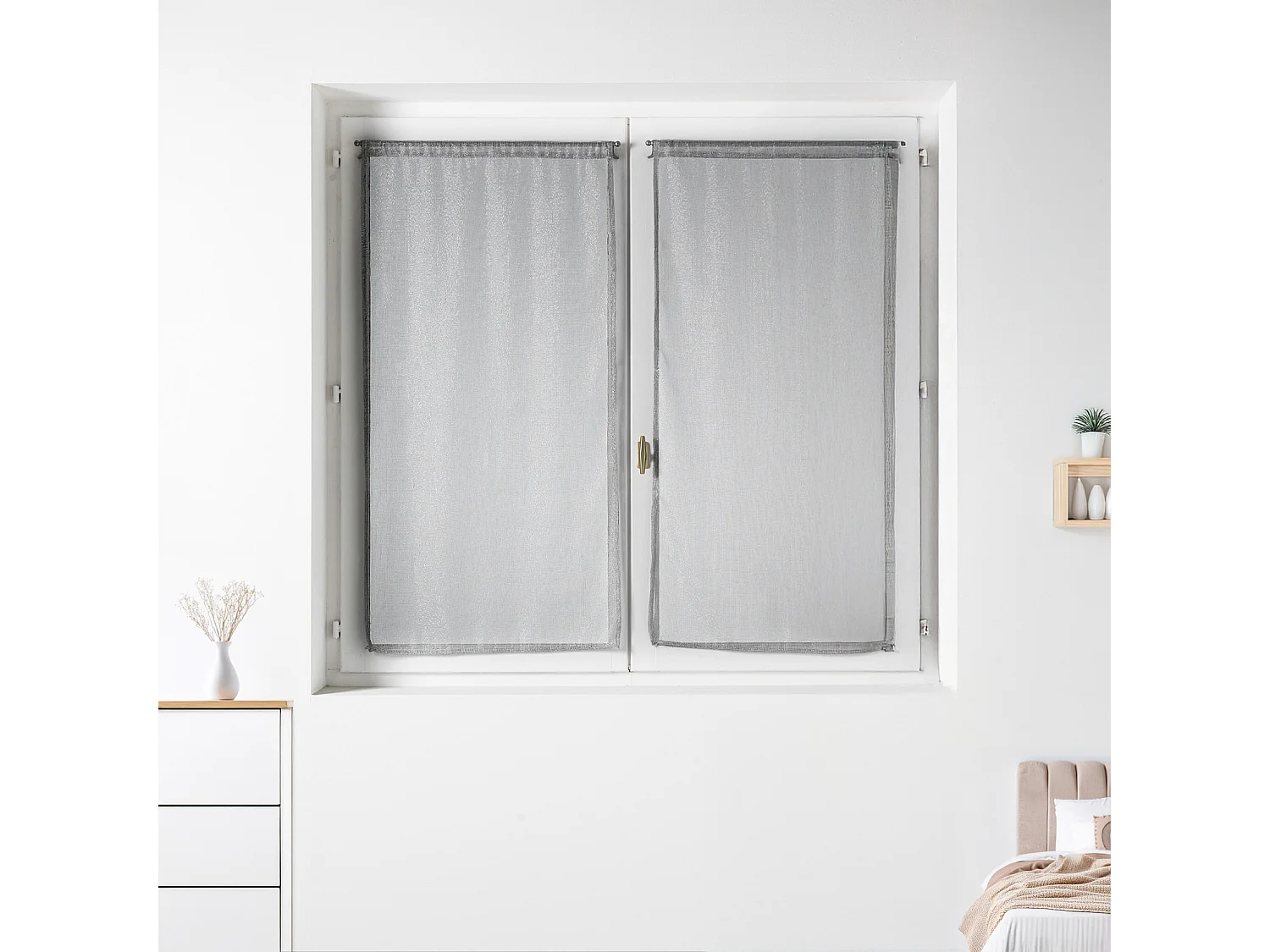 Voilage paire en maille avec des fils lurex argentés