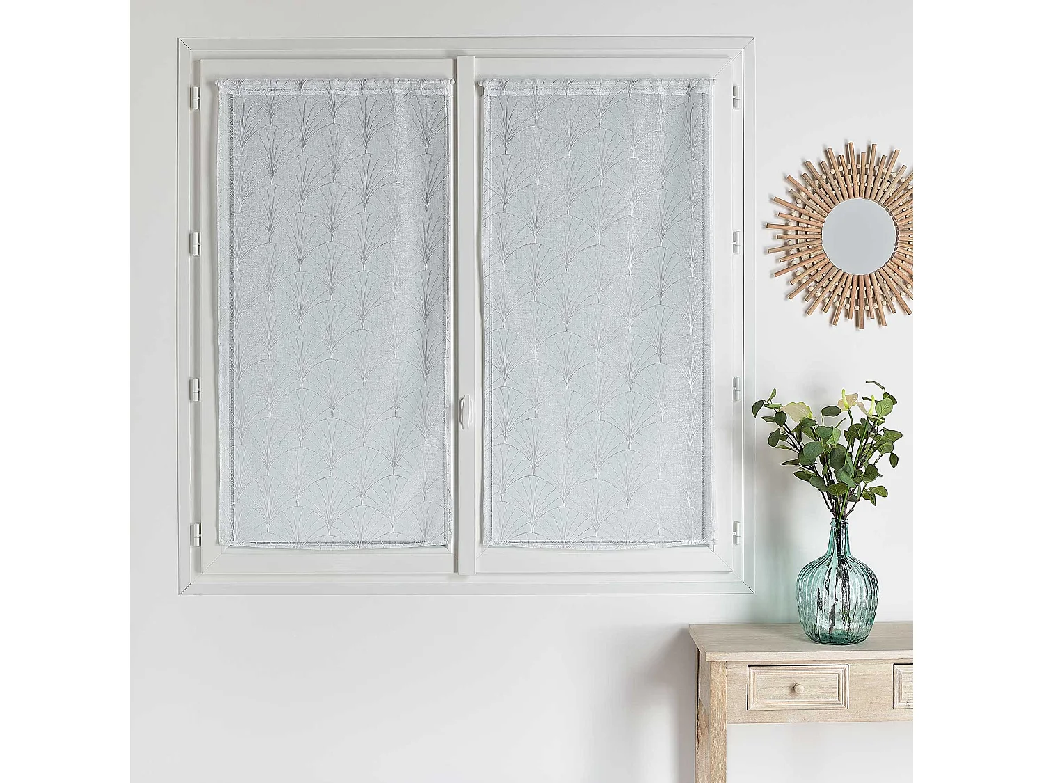 Par de pequeñas cortinas bordadas al estilo art déco