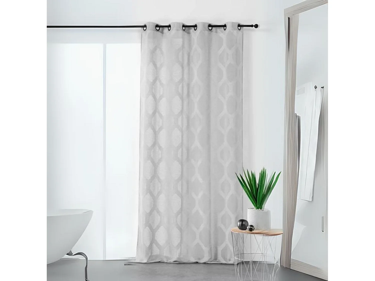 Voilage à motifs géométriques verticaux