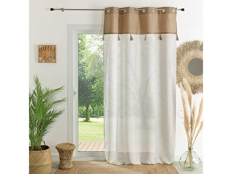 Visillo con remate de yute y pompones