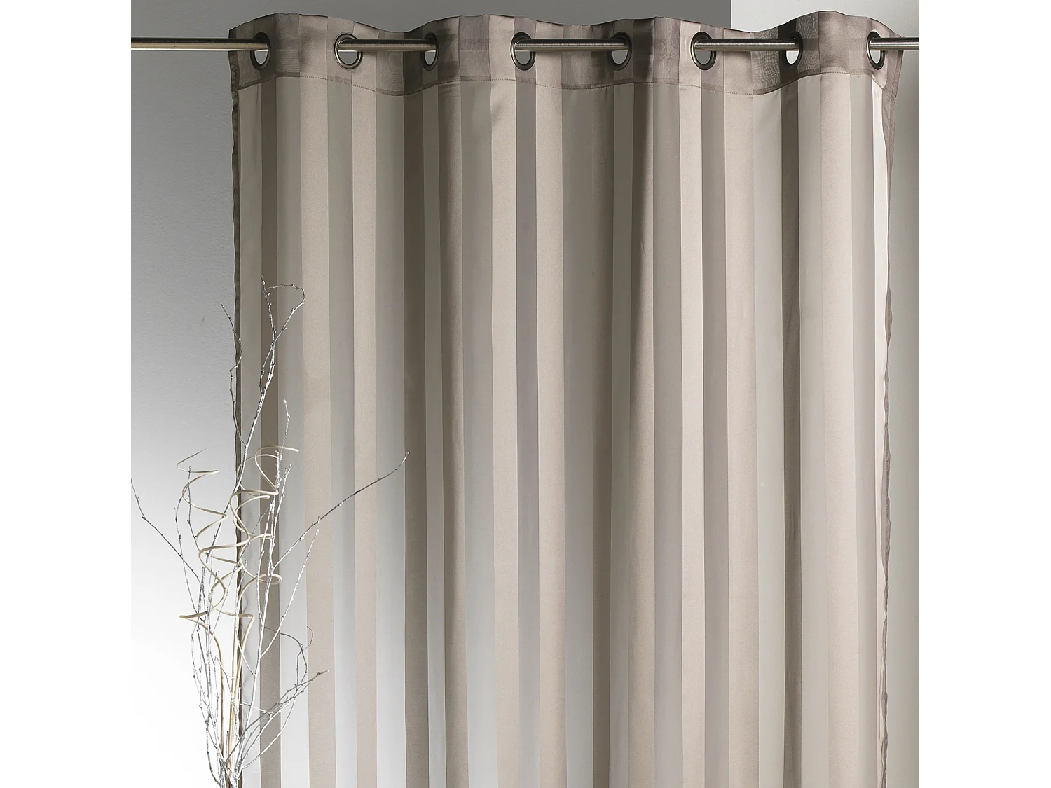 Visillo confeccionado a rayas