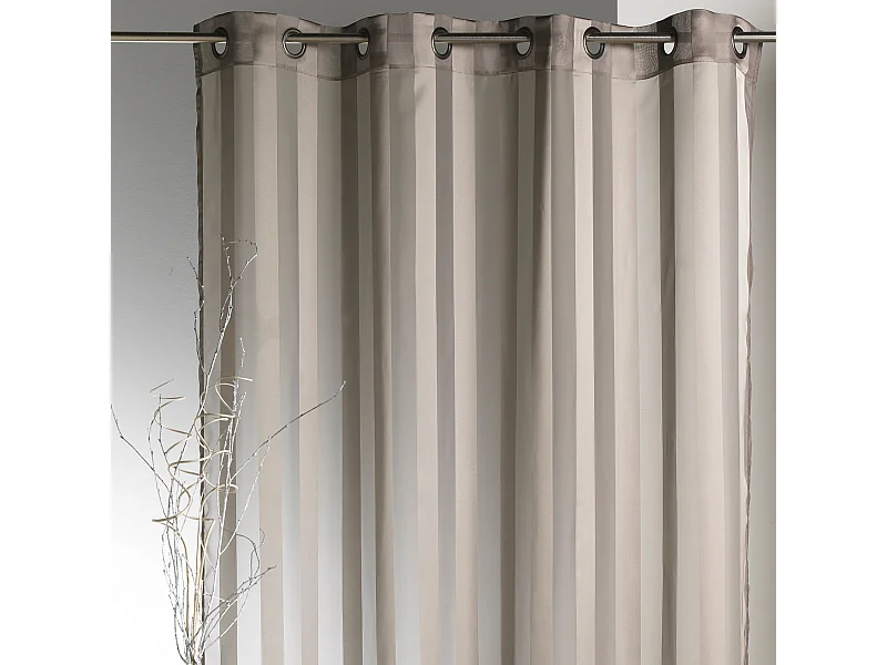 Visillo confeccionado a rayas