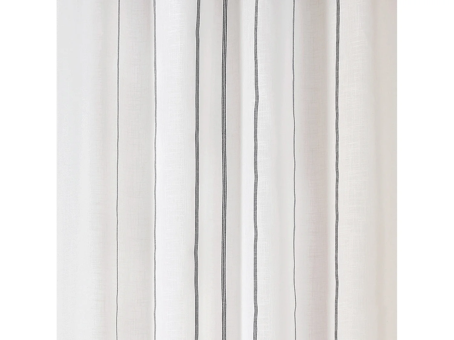 Vorhang mit feinen schwarzen Streifen