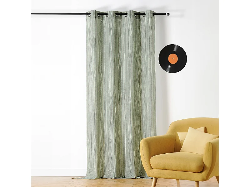 Ösenvorhang aus Recyceltem Stoff mit Feinen Streifen