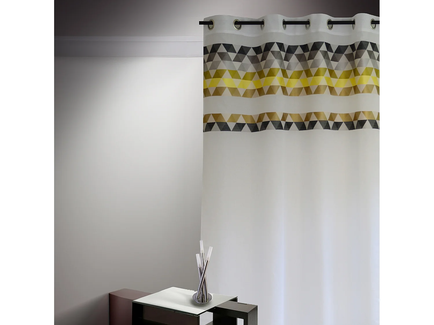 Voilage en étamine à parement haut "triangle"