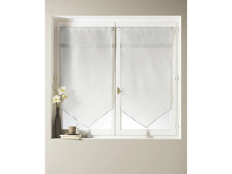 Par de visillos con paramento superior macramé corazón