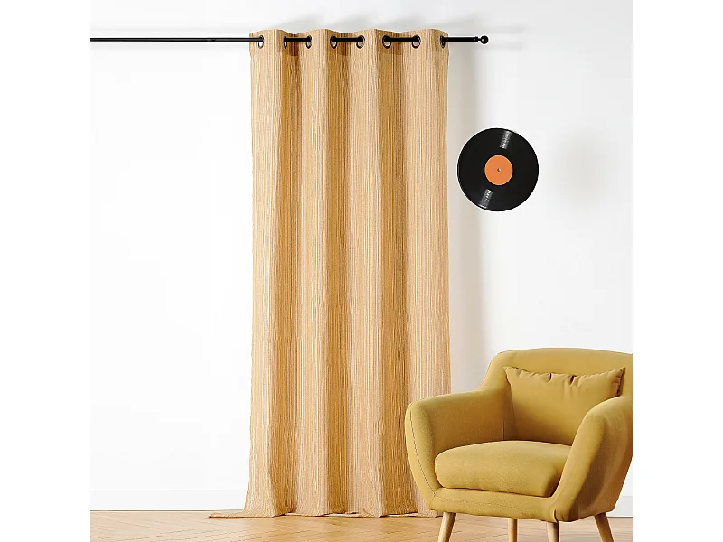 Ösenvorhang aus Recyceltem Stoff mit Feinen Streifen