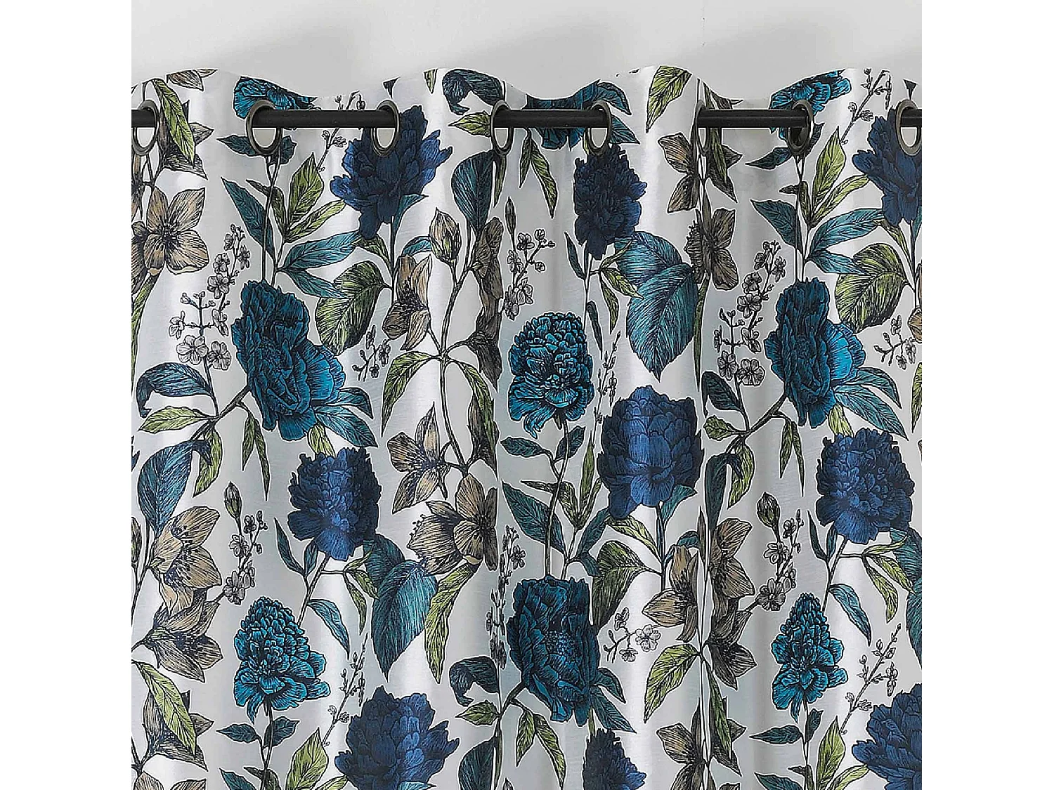 Voilage opaque et fleuri