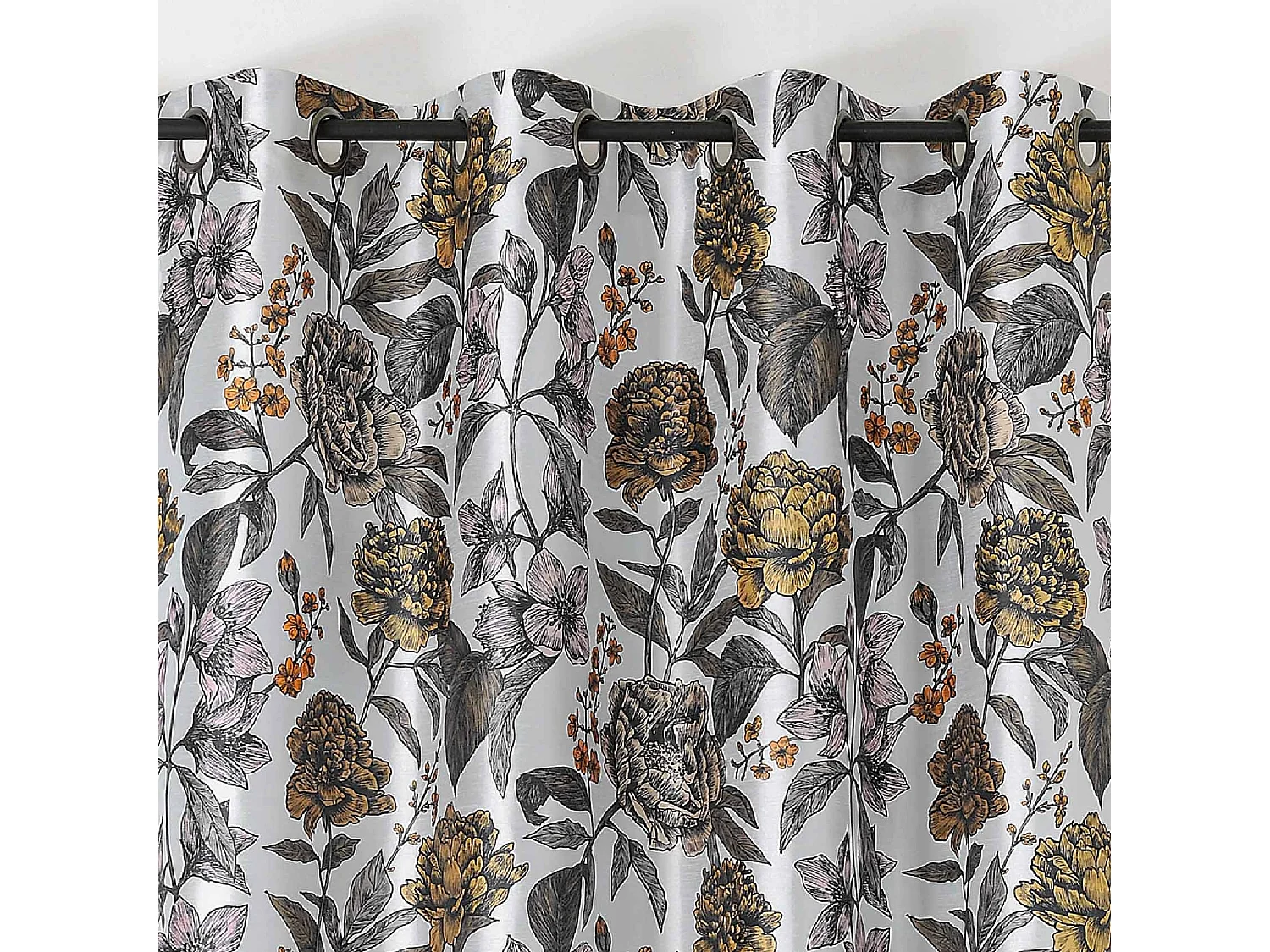 Voilage opaque et fleuri